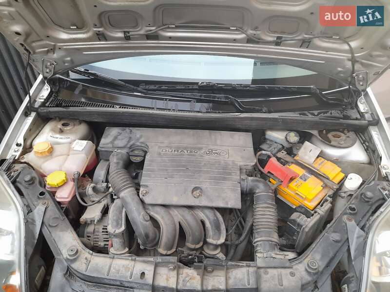 Хэтчбек Ford Fiesta 2008 в Ивано-Франковске