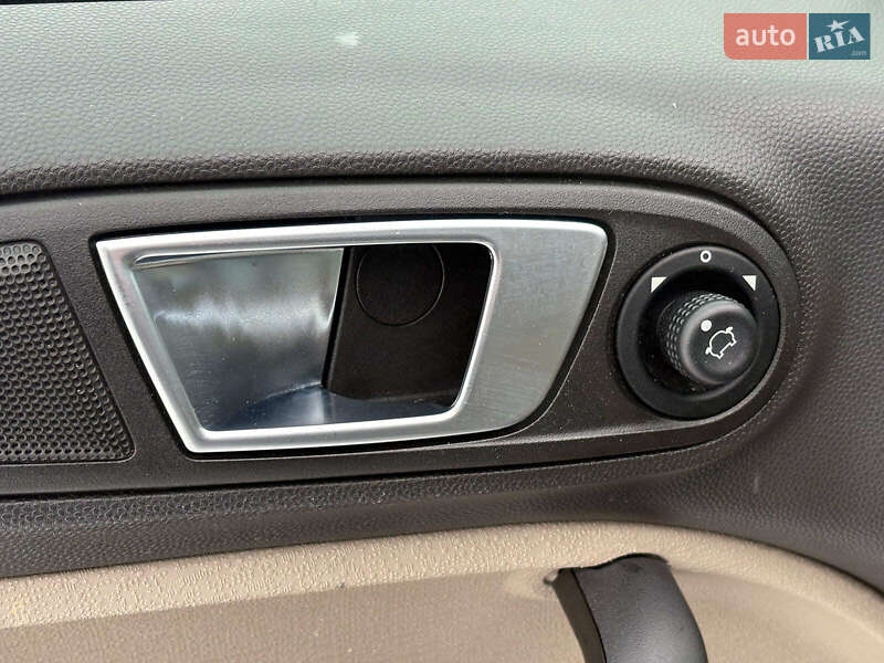 Хетчбек Ford Fiesta 2016 в Львові