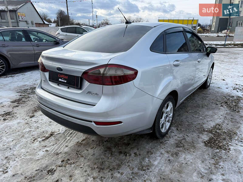 Седан Ford Fiesta 2015 в Коломые