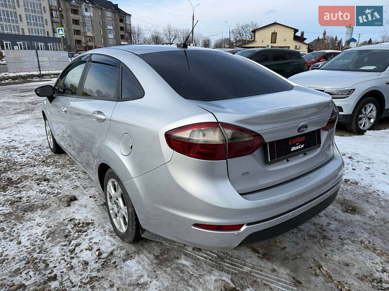 Седан Ford Fiesta 2015 в Коломые