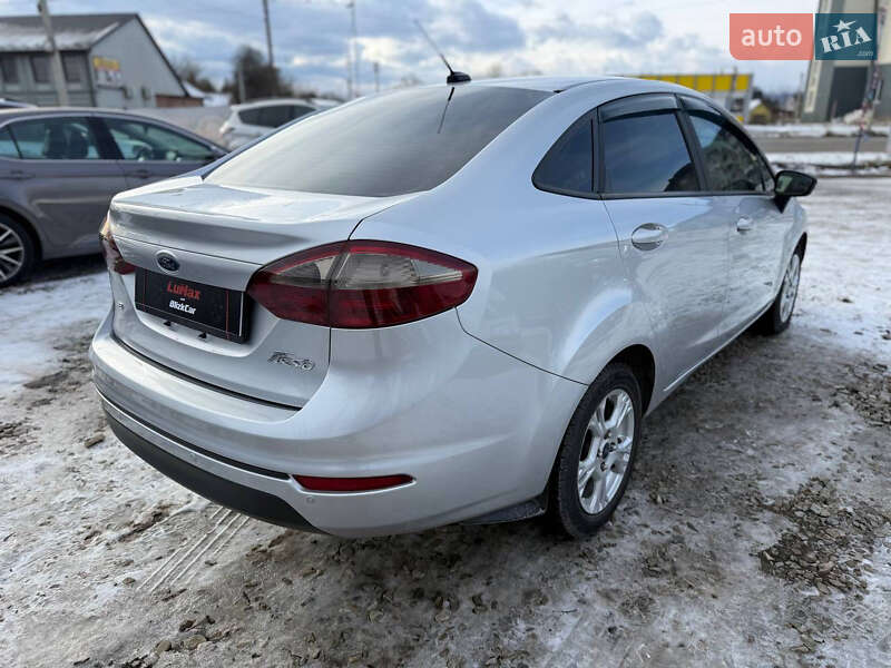 Седан Ford Fiesta 2015 в Коломые