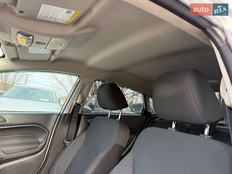 Седан Ford Fiesta 2015 в Коломые