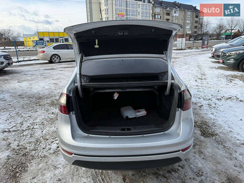 Седан Ford Fiesta 2015 в Коломые