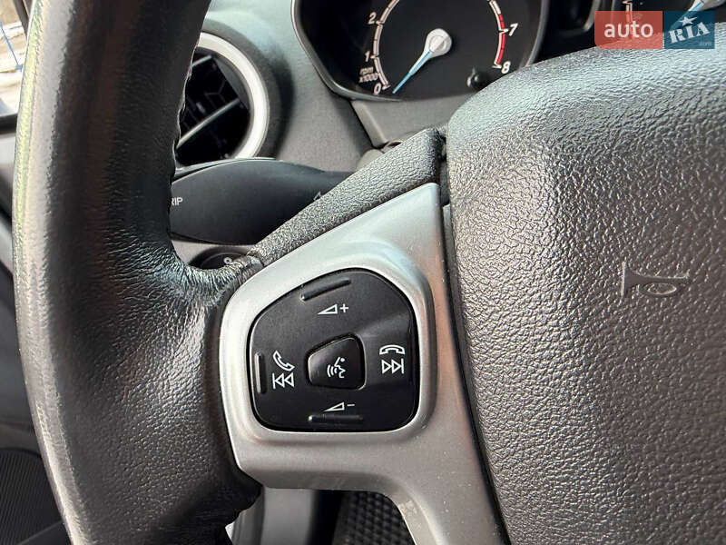 Седан Ford Fiesta 2015 в Коломые