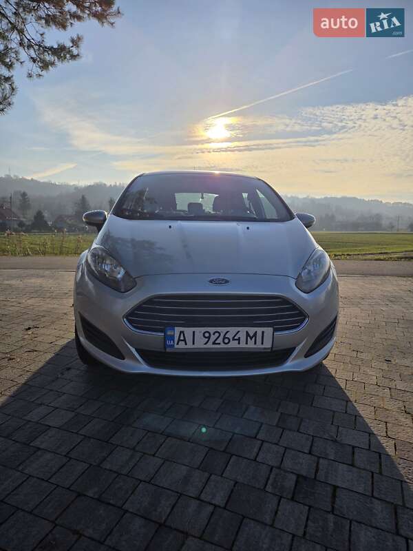 Хетчбек Ford Fiesta 2015 в Києві