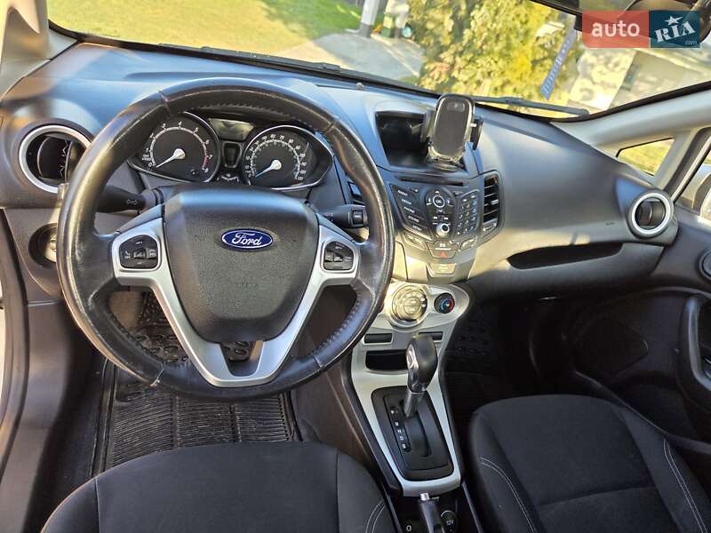 Хетчбек Ford Fiesta 2015 в Києві