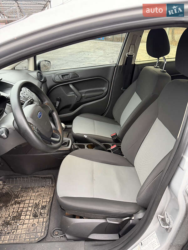 Седан Ford Fiesta 2017 в Днепре