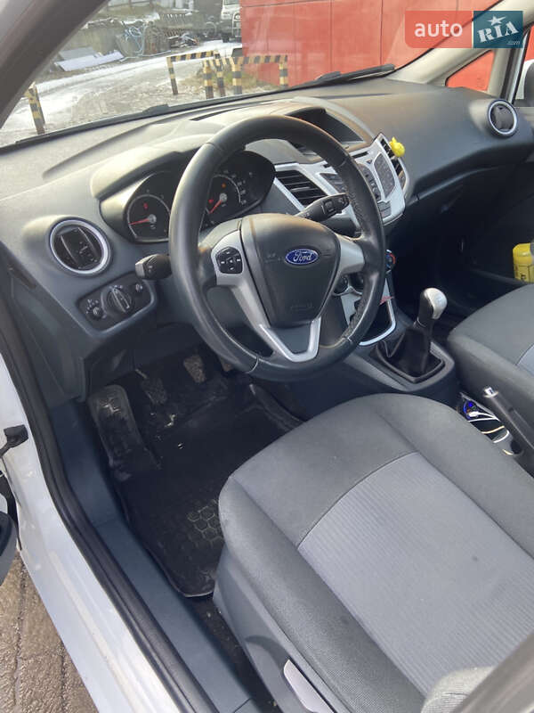 Хетчбек Ford Fiesta 2011 в Дніпрі