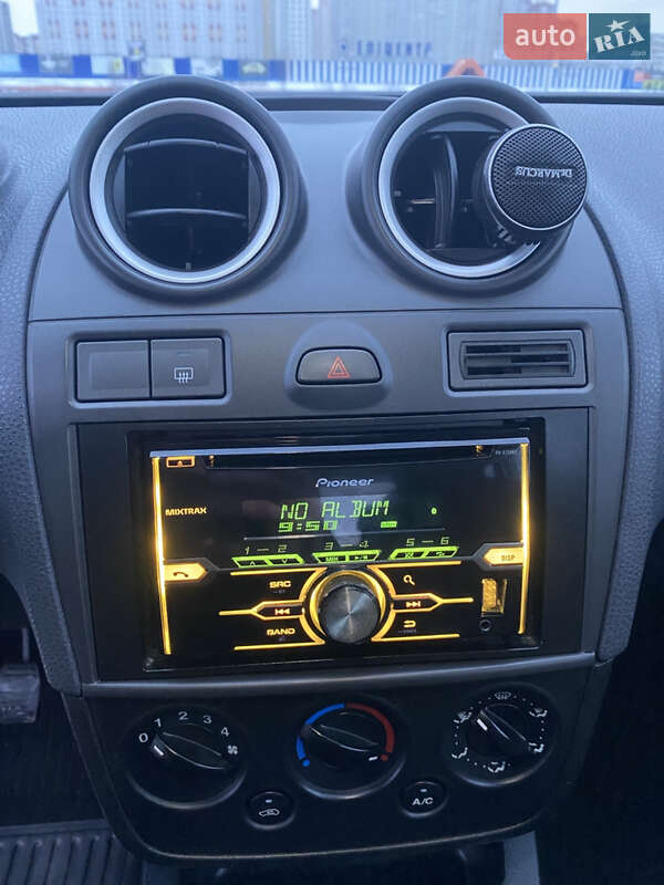 Хетчбек Ford Fiesta 2005 в Києві