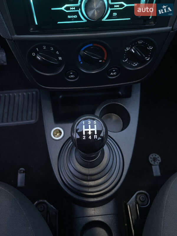 Хетчбек Ford Fiesta 2005 в Києві