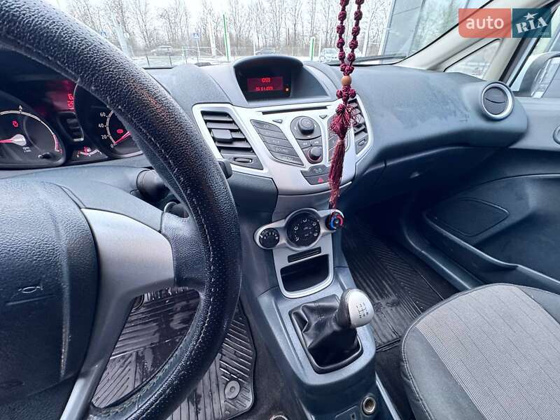 Хэтчбек Ford Fiesta 2011 в Ивано-Франковске
