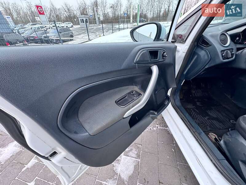 Хэтчбек Ford Fiesta 2011 в Ивано-Франковске