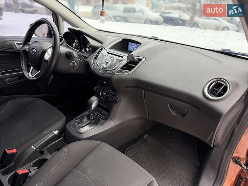 Хетчбек Ford Fiesta 2016 в Києві