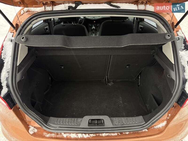 Хетчбек Ford Fiesta 2016 в Києві