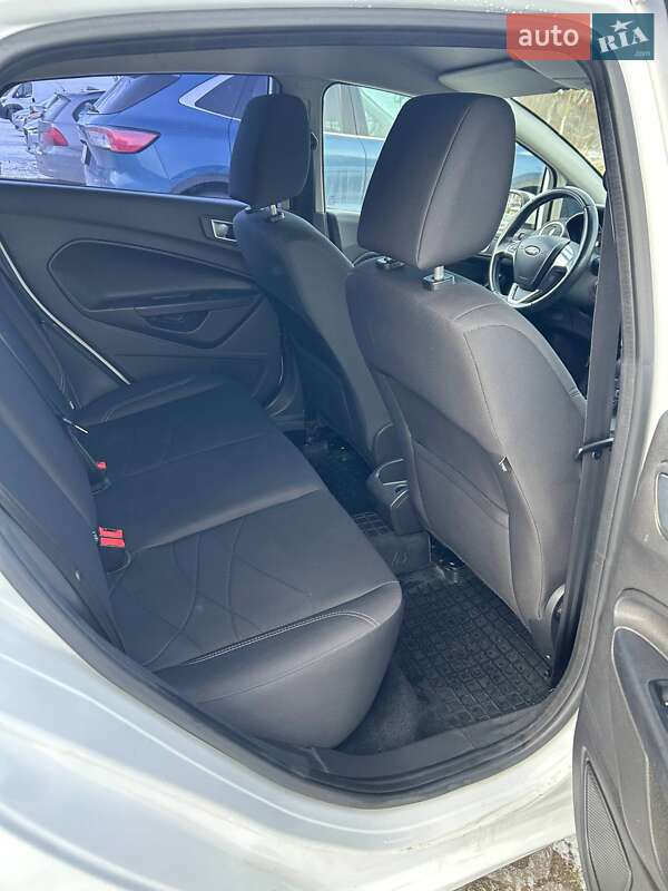 Хэтчбек Ford Fiesta 2016 в Киеве