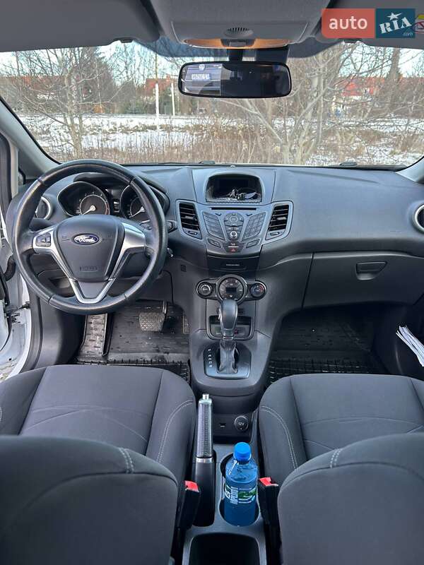 Хэтчбек Ford Fiesta 2016 в Киеве