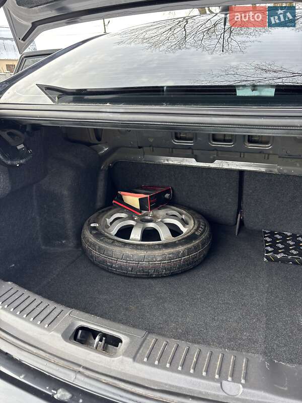 Седан Ford Fiesta 2014 в Києві