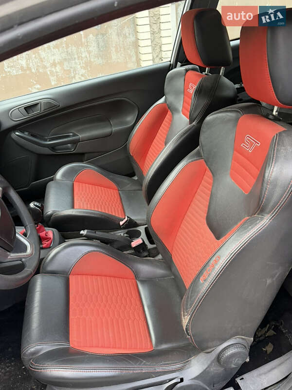 Хетчбек Ford Fiesta 2014 в Запоріжжі