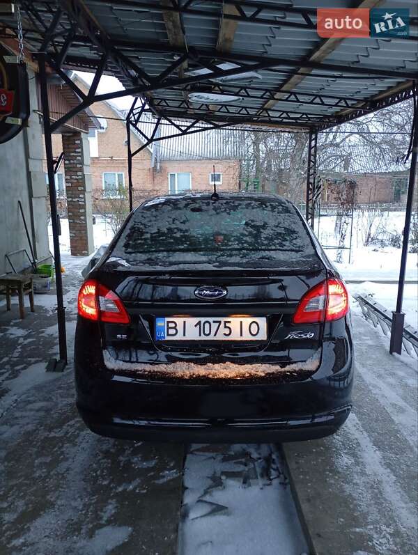 Седан Ford Fiesta 2012 в Лубнах