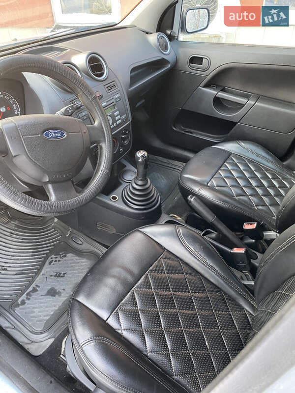 Хэтчбек Ford Fiesta 2006 в Киеве