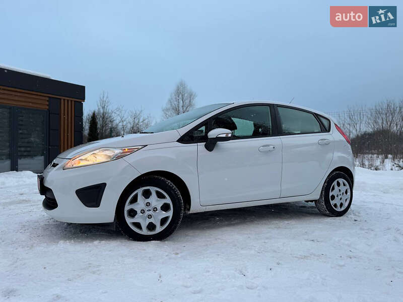 Хэтчбек Ford Fiesta 2013 в Дрогобыче
