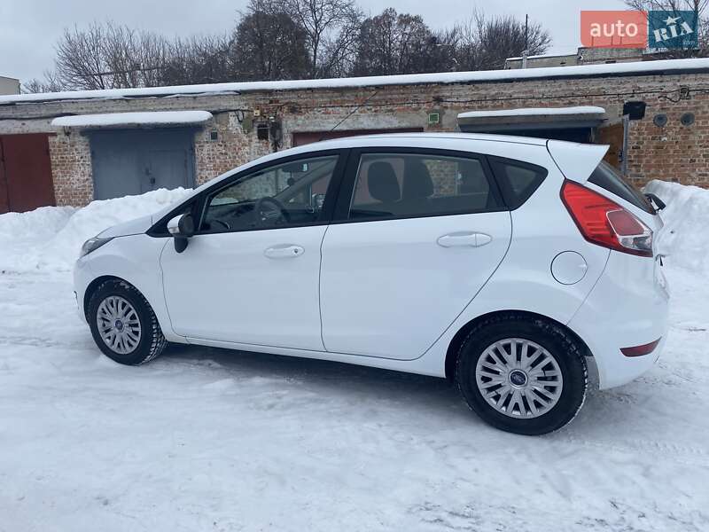 Хэтчбек Ford Fiesta 2015 в Чернигове