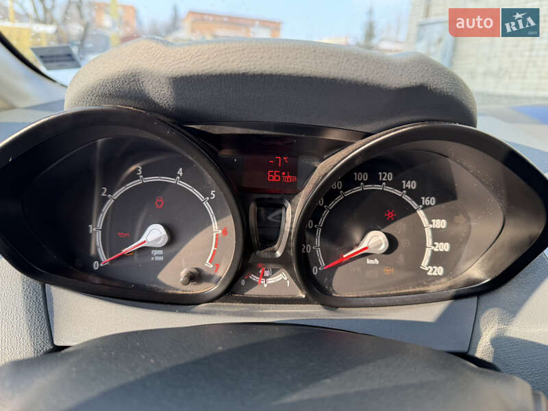 Хэтчбек Ford Fiesta 2011 в Конотопе