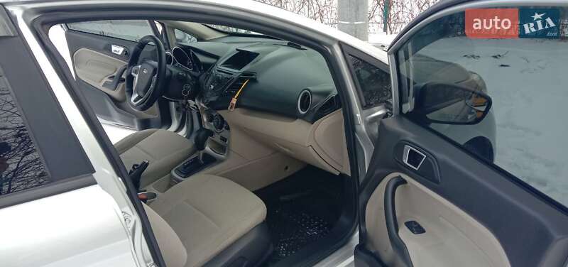 Седан Ford Fiesta 2014 в Черновцах