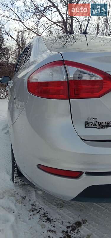 Седан Ford Fiesta 2014 в Черновцах