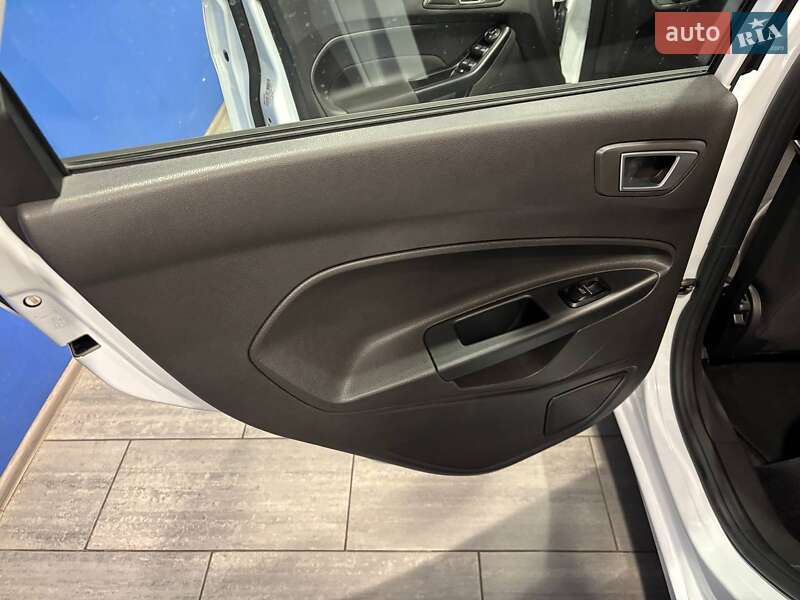 Хетчбек Ford Fiesta 2016 в Львові