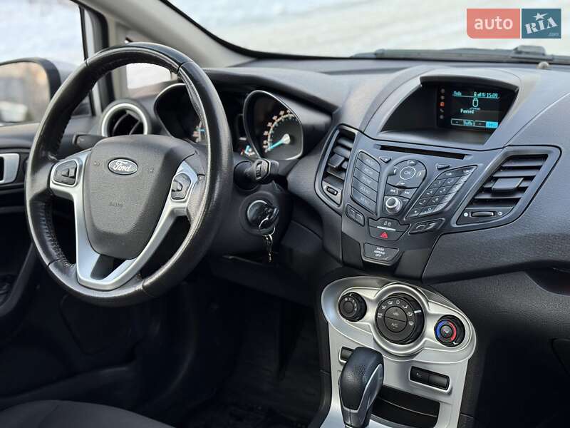 Седан Ford Fiesta 2016 в Днепре