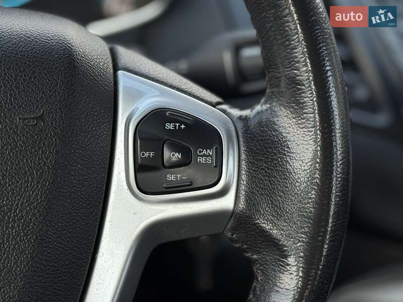 Седан Ford Fiesta 2016 в Днепре