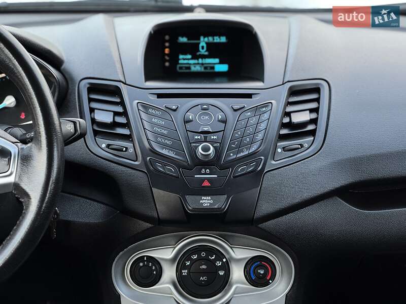 Седан Ford Fiesta 2016 в Днепре