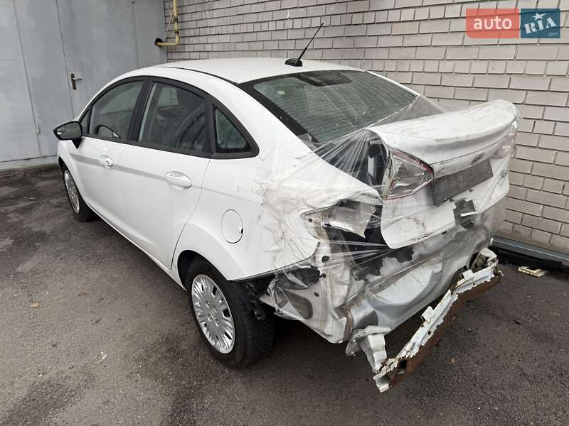 Седан Ford Fiesta 2014 в Днепре
