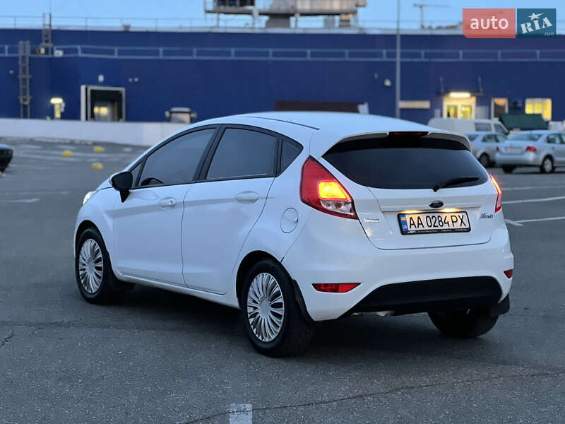 Хэтчбек Ford Fiesta 2017 в Киеве