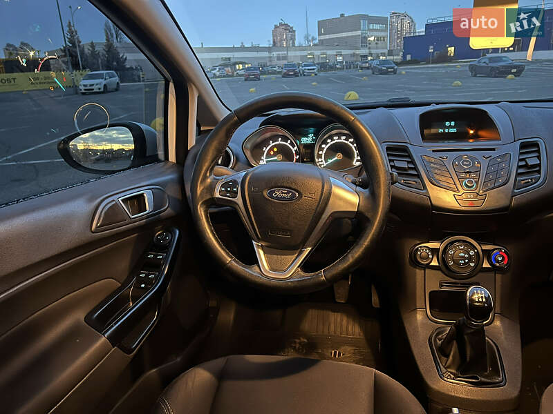 Хэтчбек Ford Fiesta 2017 в Киеве