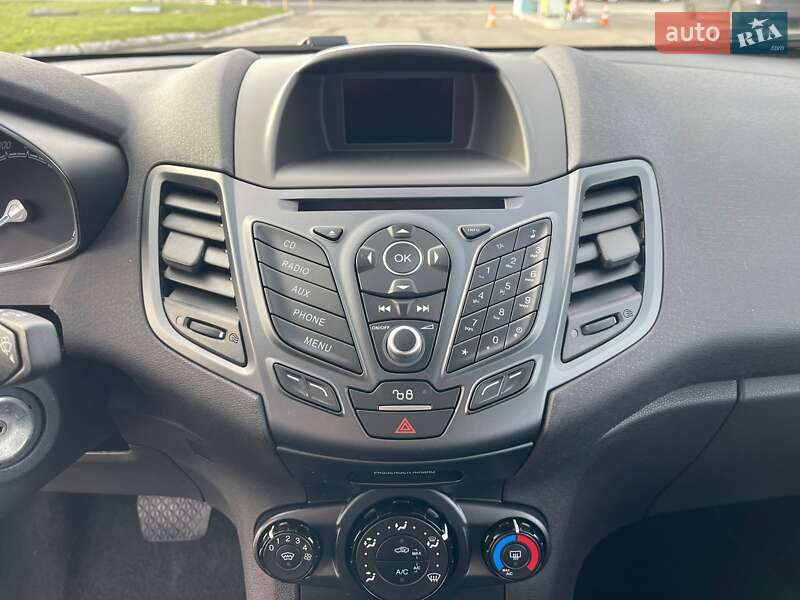 Хэтчбек Ford Fiesta 2015 в Ужгороде