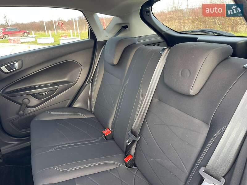 Хэтчбек Ford Fiesta 2015 в Ужгороде