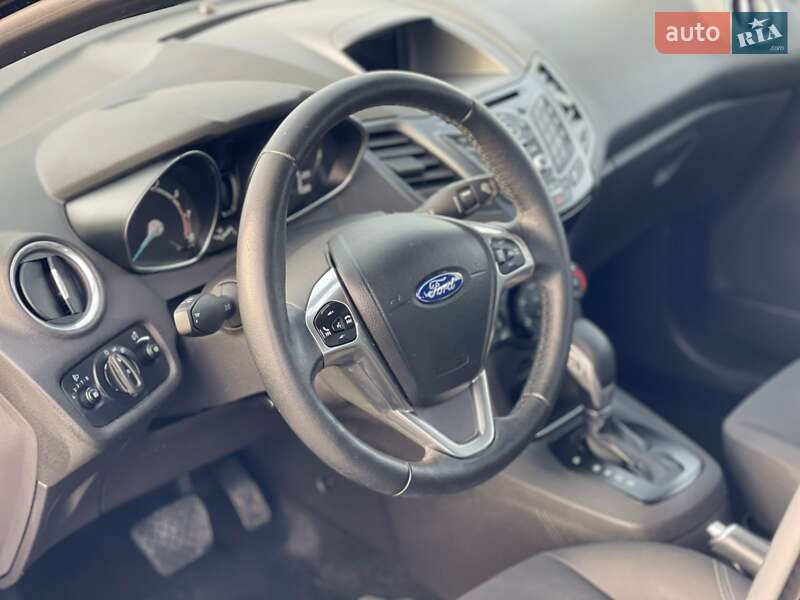 Хэтчбек Ford Fiesta 2015 в Ужгороде