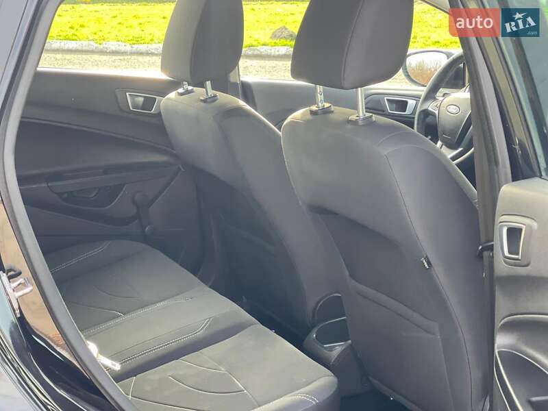 Хэтчбек Ford Fiesta 2015 в Ужгороде