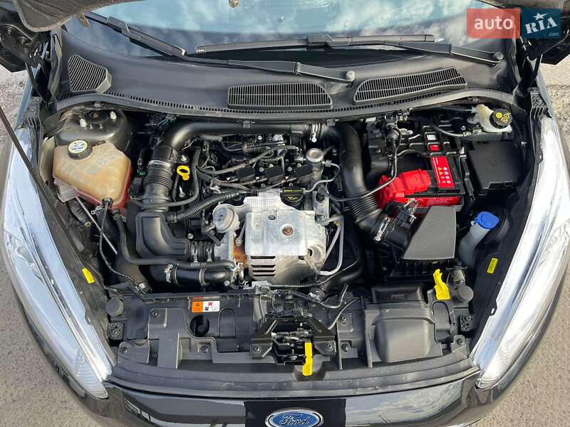 Хэтчбек Ford Fiesta 2015 в Ужгороде