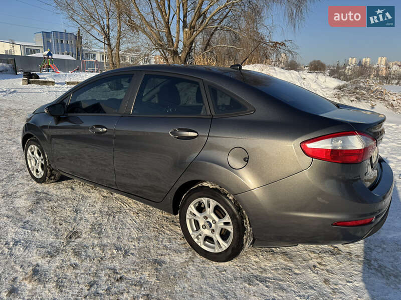 Седан Ford Fiesta 2016 в Киеве