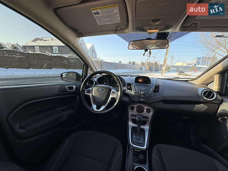 Седан Ford Fiesta 2016 в Киеве