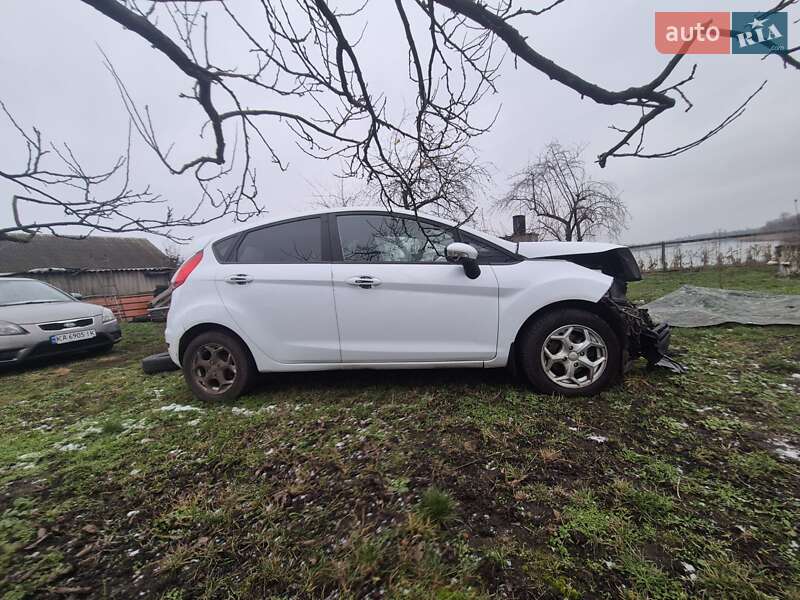 Хетчбек Ford Fiesta 2013 в Яготині