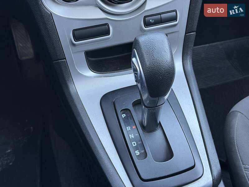Хетчбек Ford Fiesta 2015 в Києві фото 4 Хетчбек Ford Fiesta 2015 в Києві