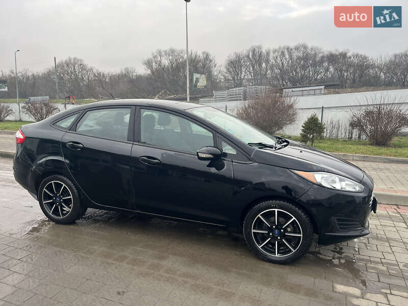Седан Ford Fiesta 2015 в Ивано-Франковске