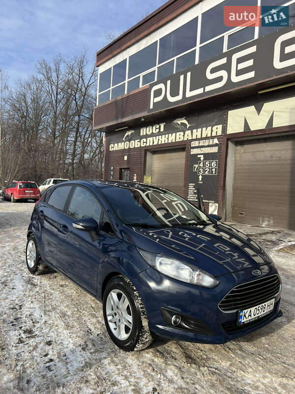 Хэтчбек Ford Fiesta 2015 в Рогани