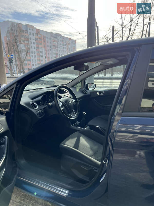 Хэтчбек Ford Fiesta 2015 в Рогани