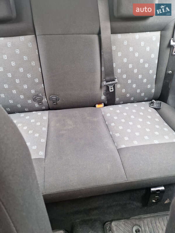 Хэтчбек Ford Fiesta 2004 в Кременчуге фото 4 Хэтчбек Ford Fiesta 2004 в Кременчуге