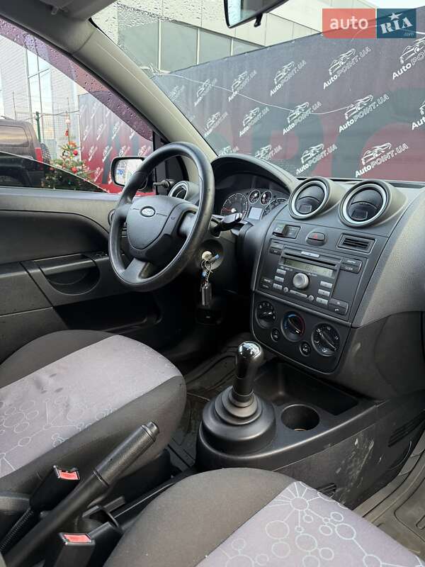 Хэтчбек Ford Fiesta 2006 в Сумах